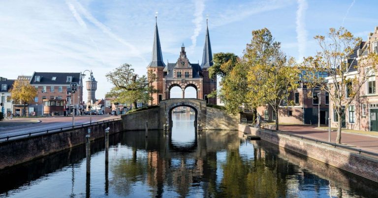 Cycling holiday Eleven Cities Tour Friesland – Frisian cities and lakes